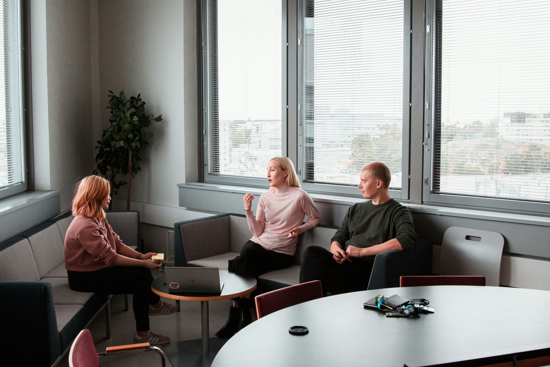 Gambling addiction treatment: Therapy and support groups can be of help (Image by Tiendat Nguyen/Unsplash)